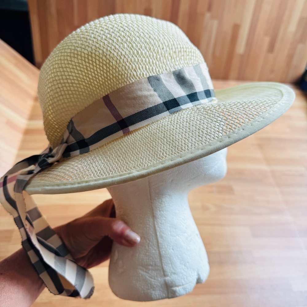 Summer hat with plaid trim